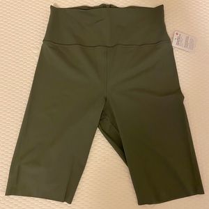 Lululemon Train to Beach High-Rise Shorts 10”